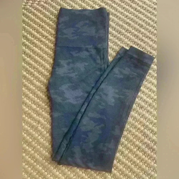 Spanx Look  At Me Now Seamless Leggings- Black Camo size M - Picture 5 of 7
